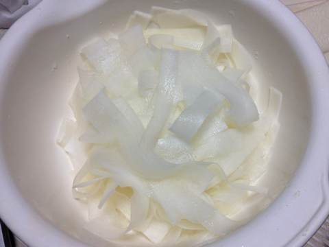 豆乳を使って湯葉と鍋（大根）